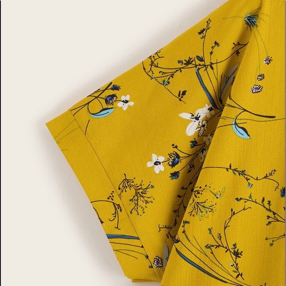 Plus dip hem floral print blouse - Picture 3 of 8